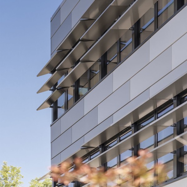 Sky Sophia Lazard Group bureaux Terrasse - immeuble charpente bois - environnement naturel