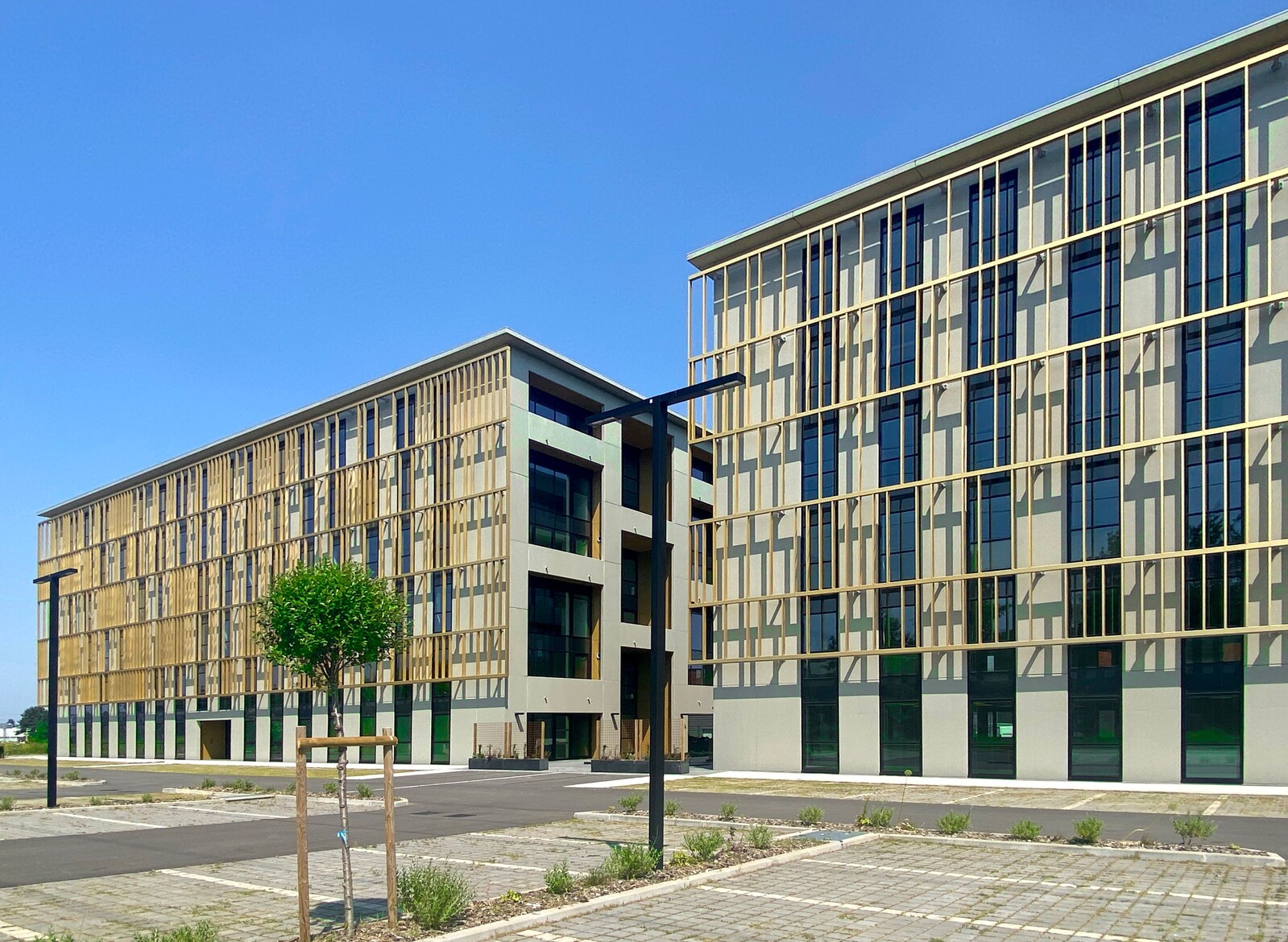 Parkings, places de stationnement en sous-sol et en extérieur