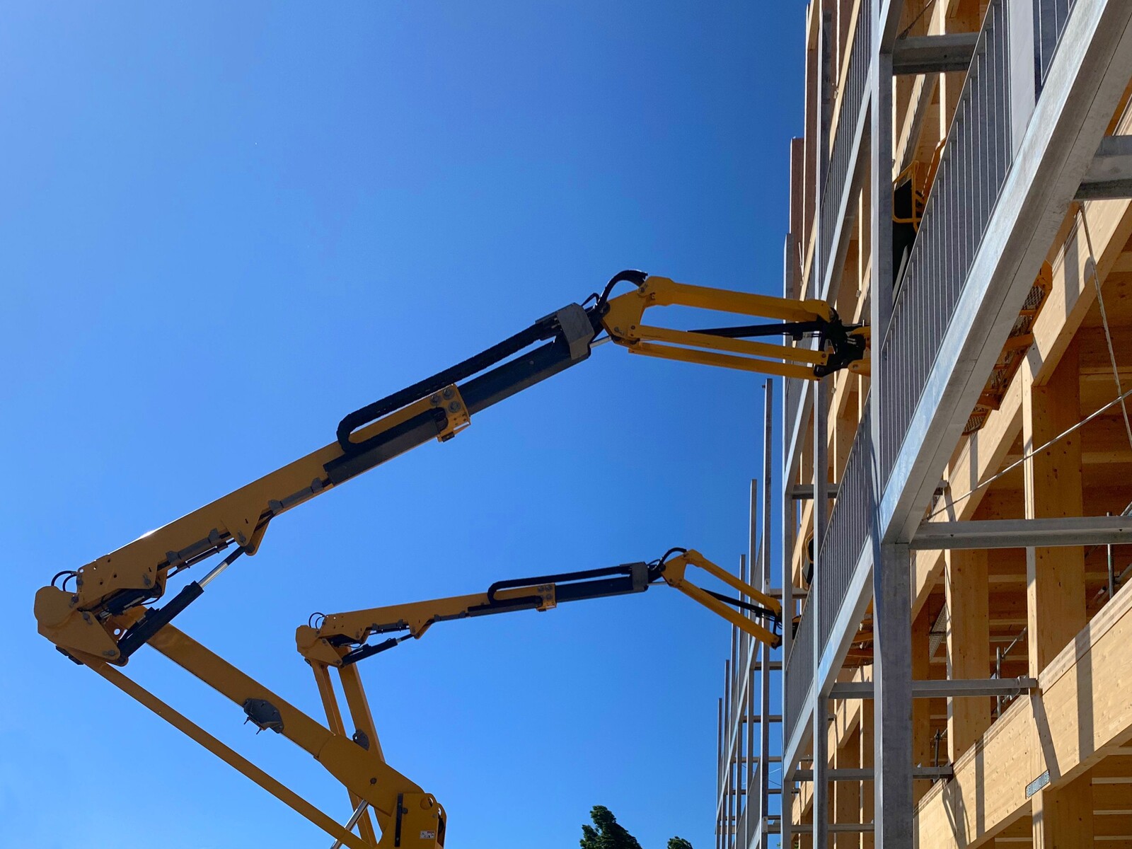 pose de l'exosquellet métallique sur structure bois