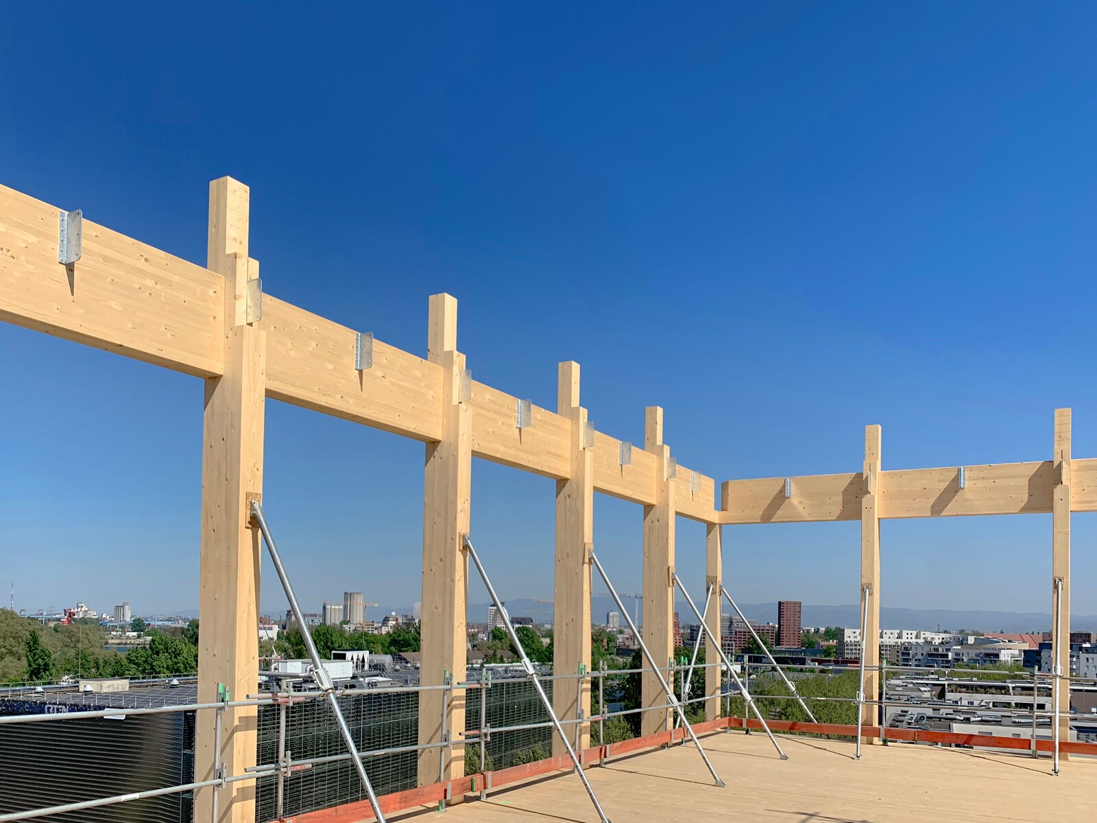 Cube : aboutissement de la structure bois qui atteint son dernier niveau